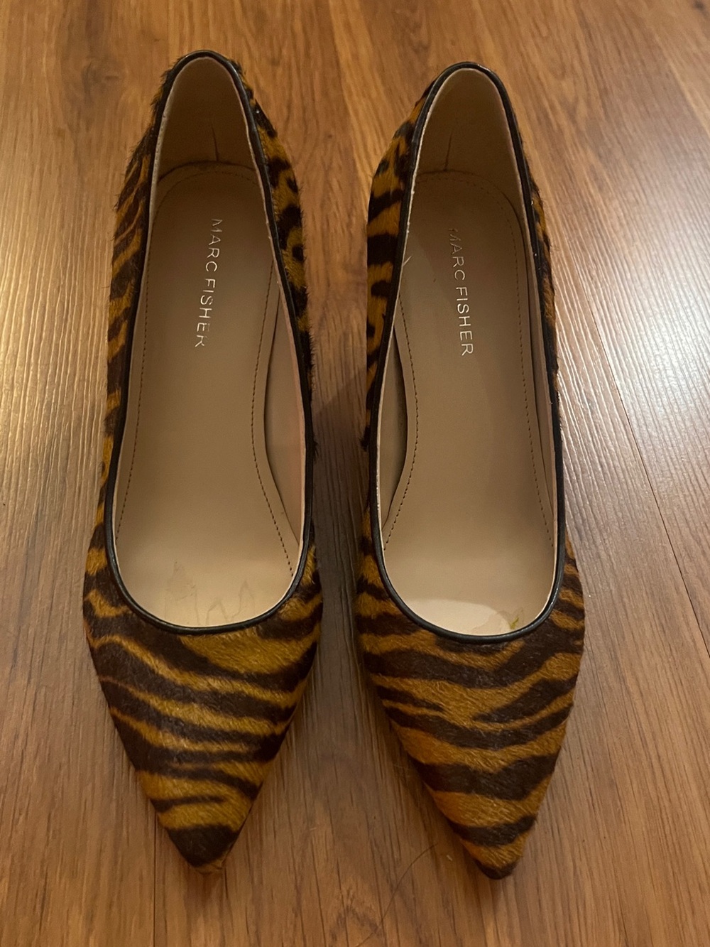 Marc Fisher Tiger Print Calf Hair Pointed Toe Block Heel Pumps Size 6.5